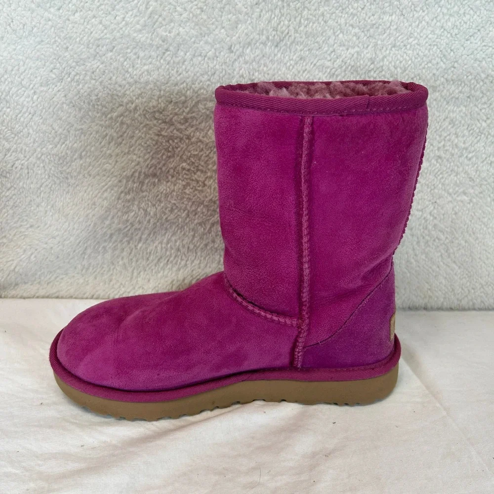 UGG Classic Short II Magenta Purple Suede Sheepskin Boots 1016223 Womens Size 6